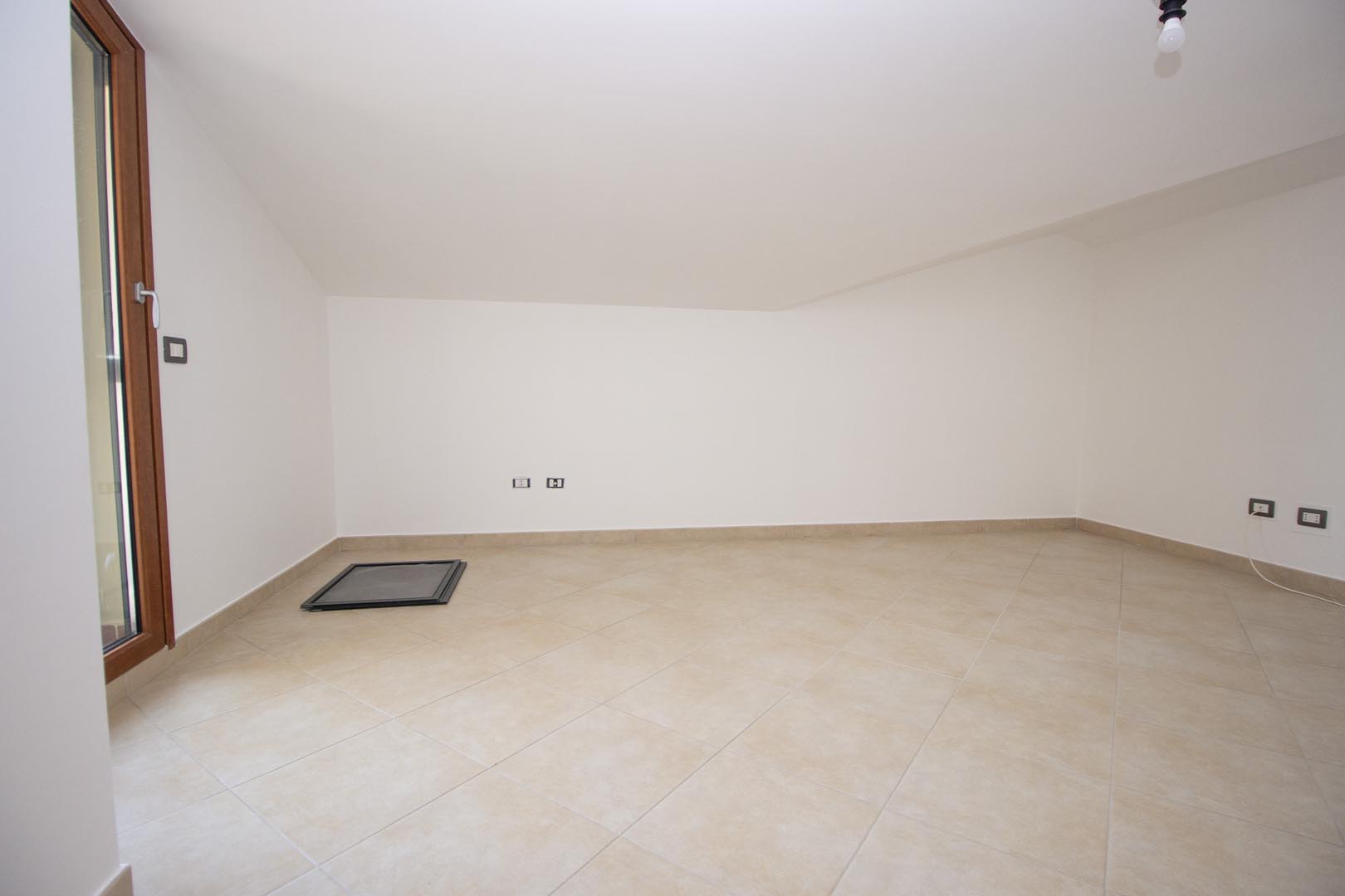4 Stanze da Letto Stanze da Letto, ,2 BathroomsBathrooms,Appartamento,Vendita,1096