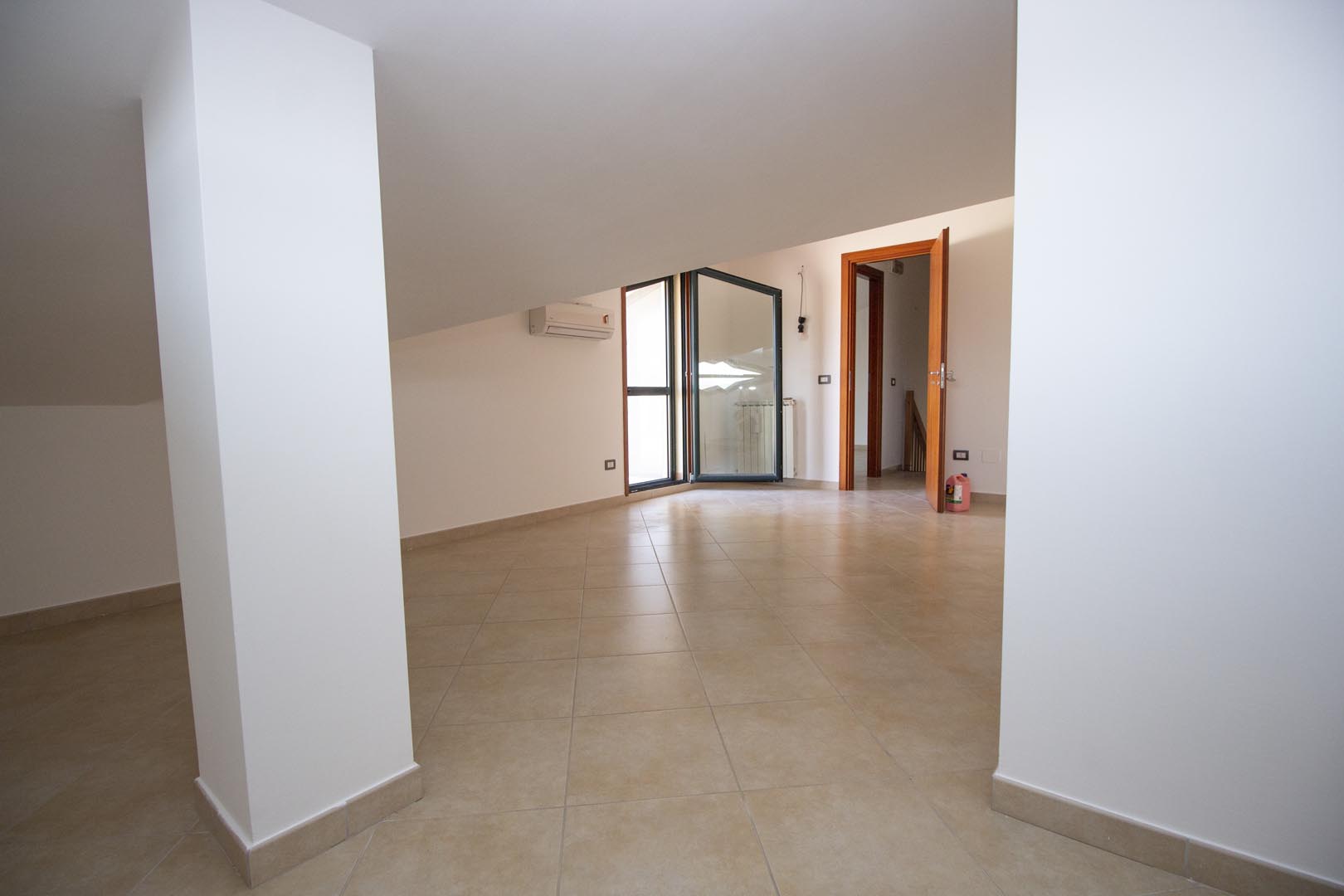 4 Stanze da Letto Stanze da Letto, ,2 BathroomsBathrooms,Appartamento,Vendita,1096