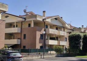 4 Stanze da Letto Stanze da Letto, ,2 BathroomsBathrooms,Appartamento,Vendita,1096