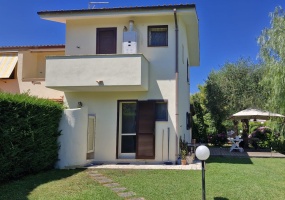 4 Stanze da Letto Stanze da Letto, ,2 BathroomsBathrooms,Villa,Vendita,1097